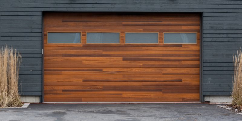Wooden door with modern style - Matching Your Garage Door to Your Home's Exterior: A Styling Guide
