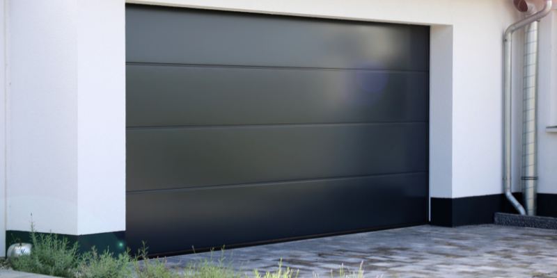 Contrasting garage door - Matching Your Garage Door to Your Home's Exterior: A Styling Guide
